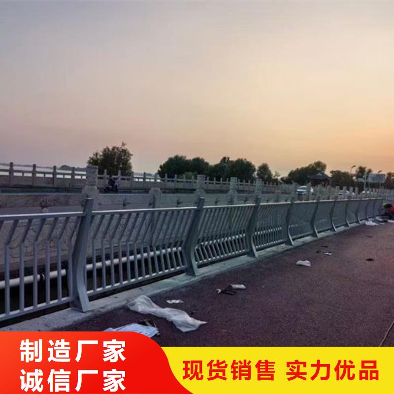公路防撞護(hù)欄廠家現(xiàn)貨充裕