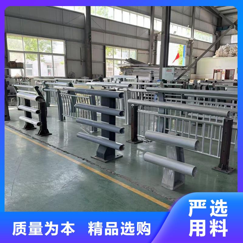 公路防撞護(hù)欄廠家現(xiàn)貨充裕