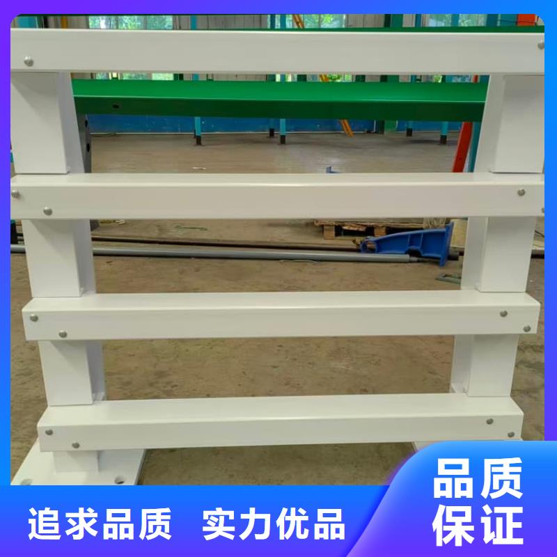 橋上的防撞護(hù)欄環(huán)保堅固易保養(yǎng)