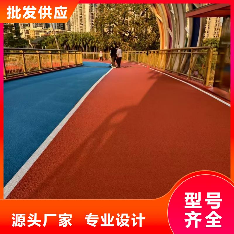 塑膠場地施工可同時進(jìn)行1萬平方施工