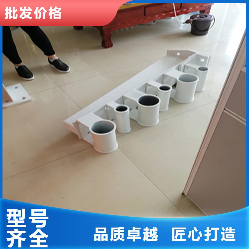 木纹转印防撞河道护栏展鸿护栏厂家发货及时