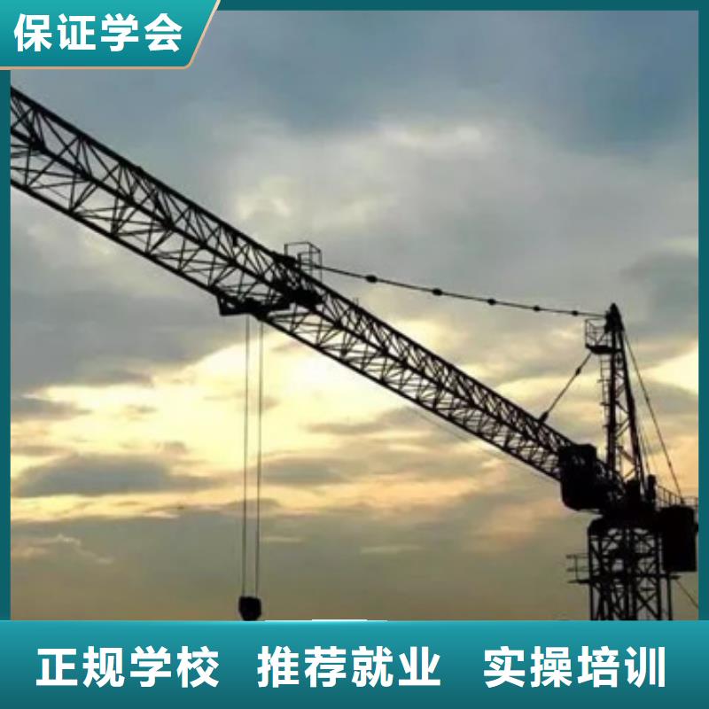 安新鏟車駕駛培訓(xùn)學(xué)校車輛多上機(jī)時(shí)間充足