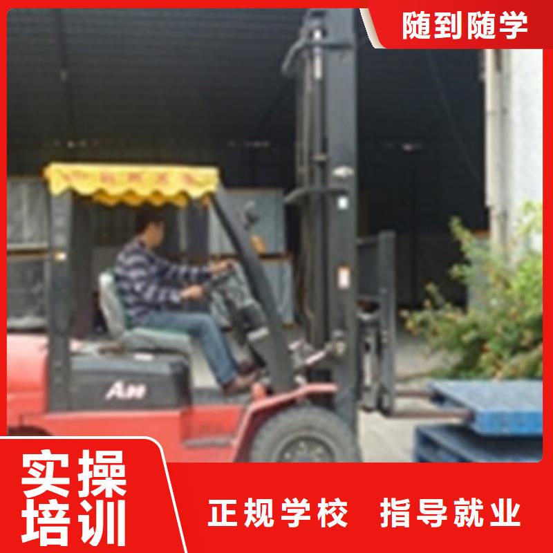 塔吊叉車培訓(xùn) 學(xué)挖掘機鉤機學(xué)費多少錢隨到隨學(xué)