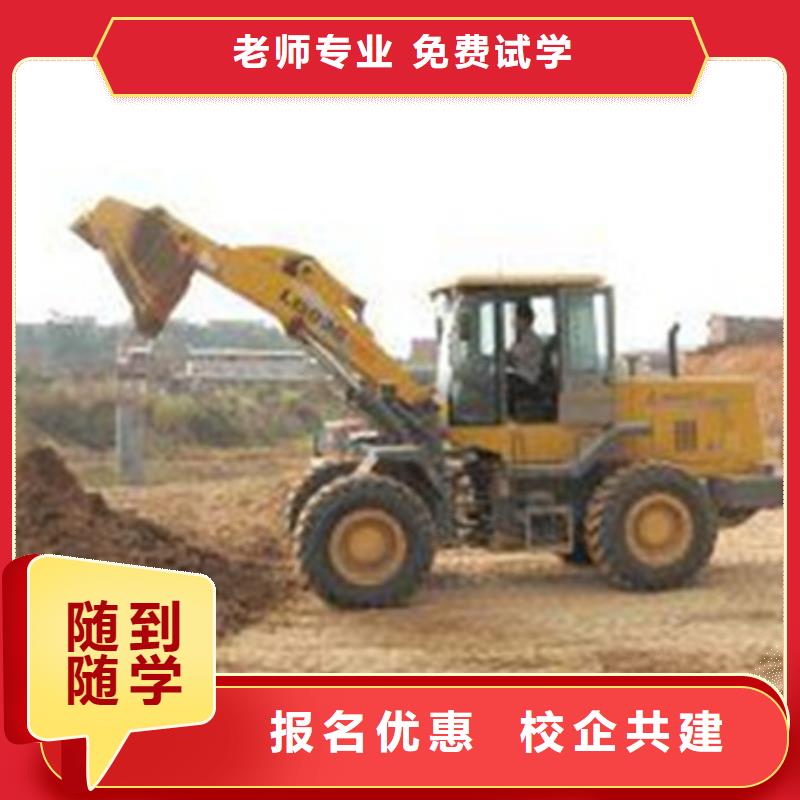附近周邊的塔吊叉車學(xué)校全天上車實(shí)訓(xùn)為主