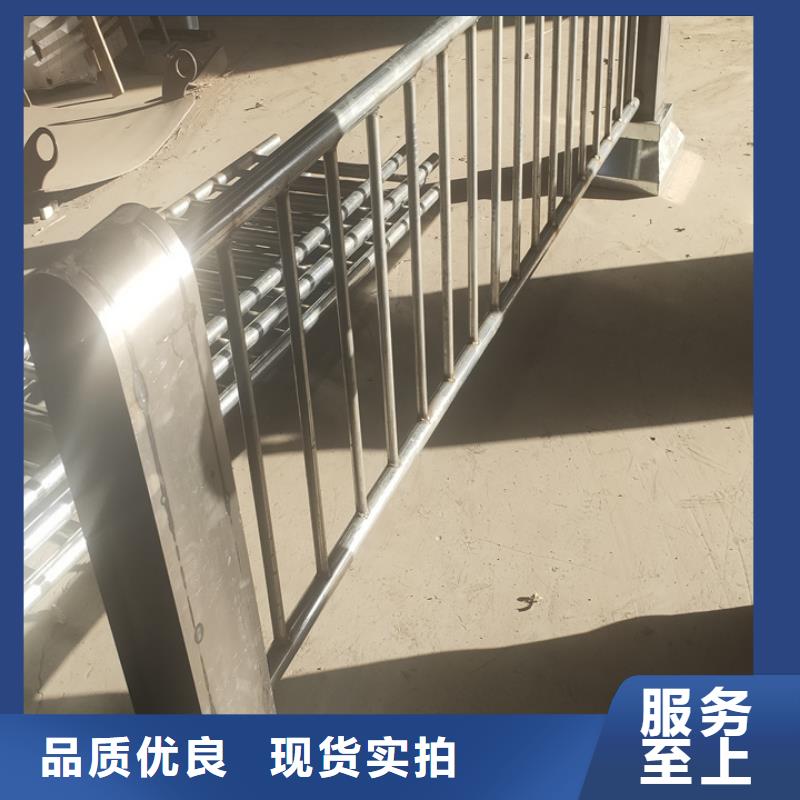 不銹鋼復(fù)合管橋梁護欄立柱一米多少錢