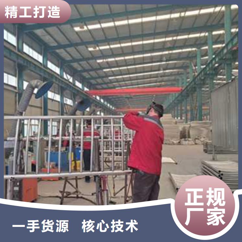 護(hù)欄廠家擁有先進(jìn)的設(shè)備