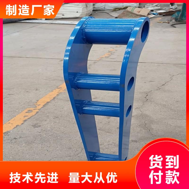 鍍鋅防撞護(hù)欄外形美觀