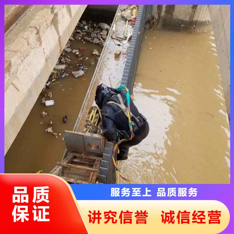 潜水员在污水管道中砌堵头信誉为重