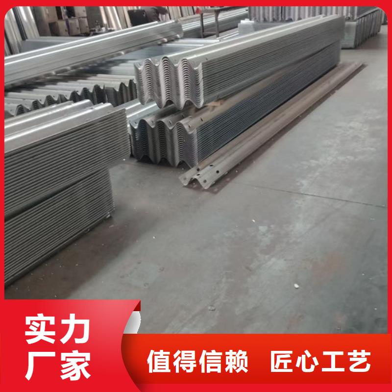 波形護(hù)欄噴塑波形護(hù)欄板出廠嚴(yán)格質(zhì)檢