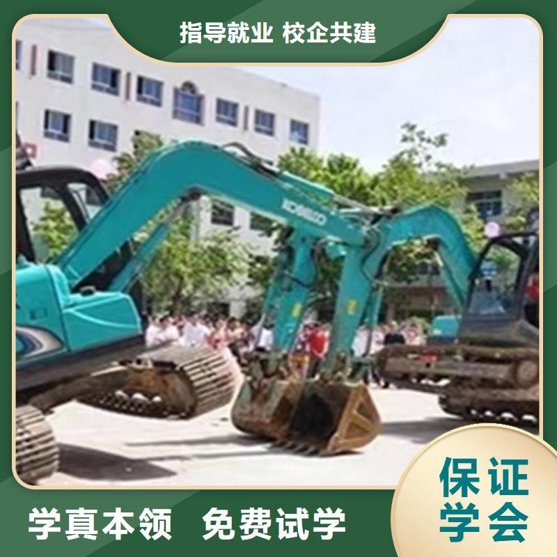 叉車實(shí)訓(xùn)場地天天實(shí)車練習(xí)