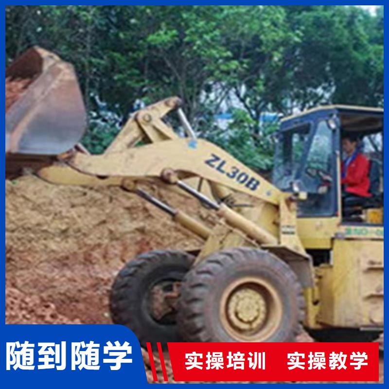 叉車實(shí)訓(xùn)場地天天實(shí)車練習(xí)