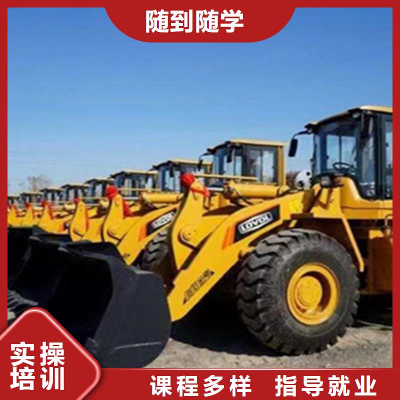 叉車實(shí)訓(xùn)場地天天實(shí)車練習(xí)