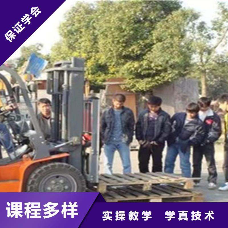 挖掘機(jī)鏟車實(shí)戰(zhàn)培訓(xùn)天天實(shí)車練習(xí)