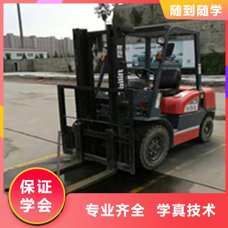 挖掘機(jī)鏟車實(shí)戰(zhàn)培訓(xùn)天天實(shí)車練習(xí)