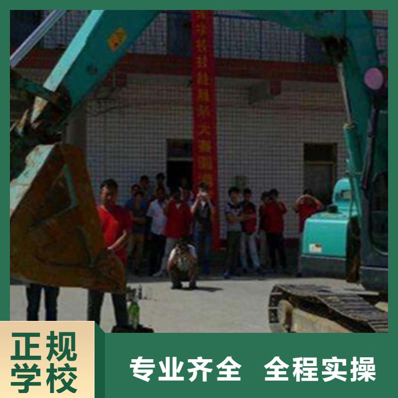 叉車實(shí)訓(xùn)場地天天實(shí)車練習(xí)