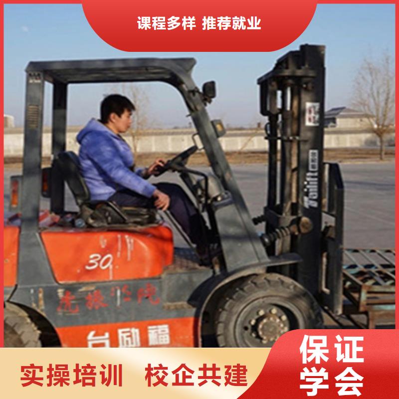 工程機(jī)械駕駛培訓(xùn)基地學(xué)什么技術(shù)掙錢