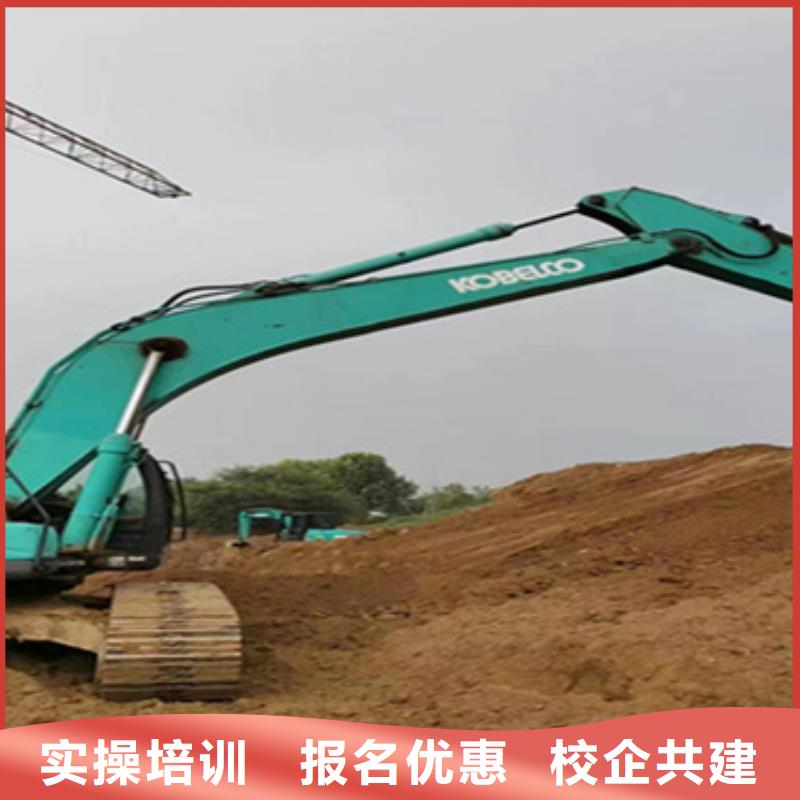 挖掘機(jī)線下培訓(xùn)好就業(yè)薪資高