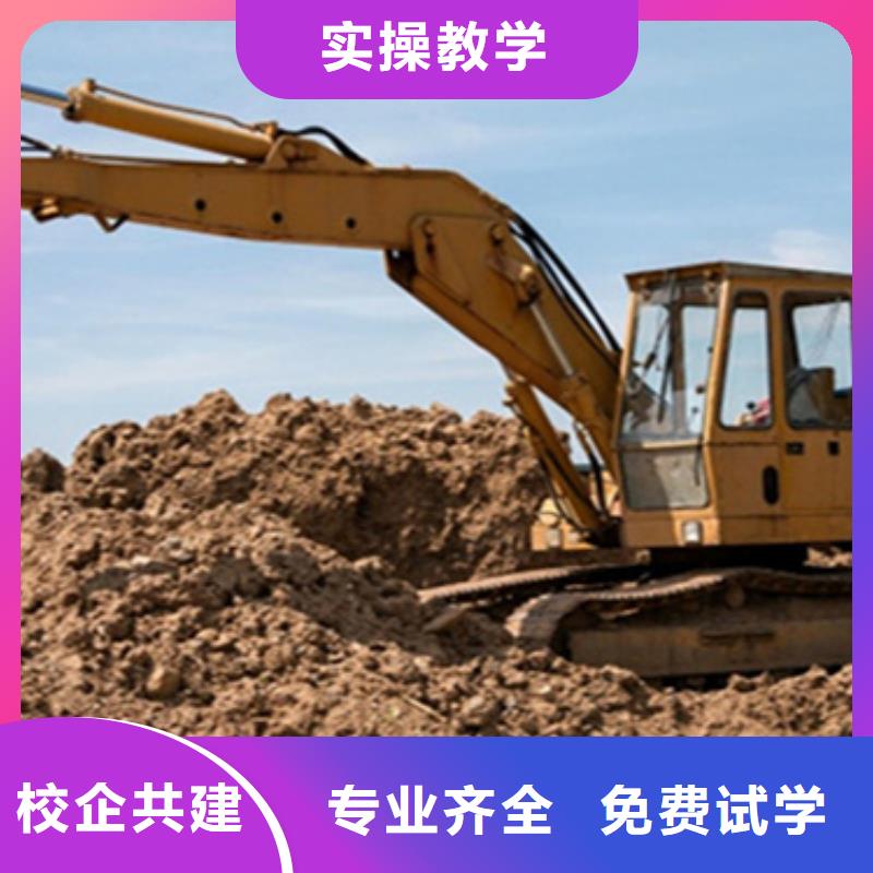 叉車實(shí)訓(xùn)場地天天實(shí)車練習(xí)