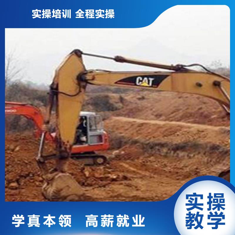 叉車實(shí)訓(xùn)場地天天實(shí)車練習(xí)