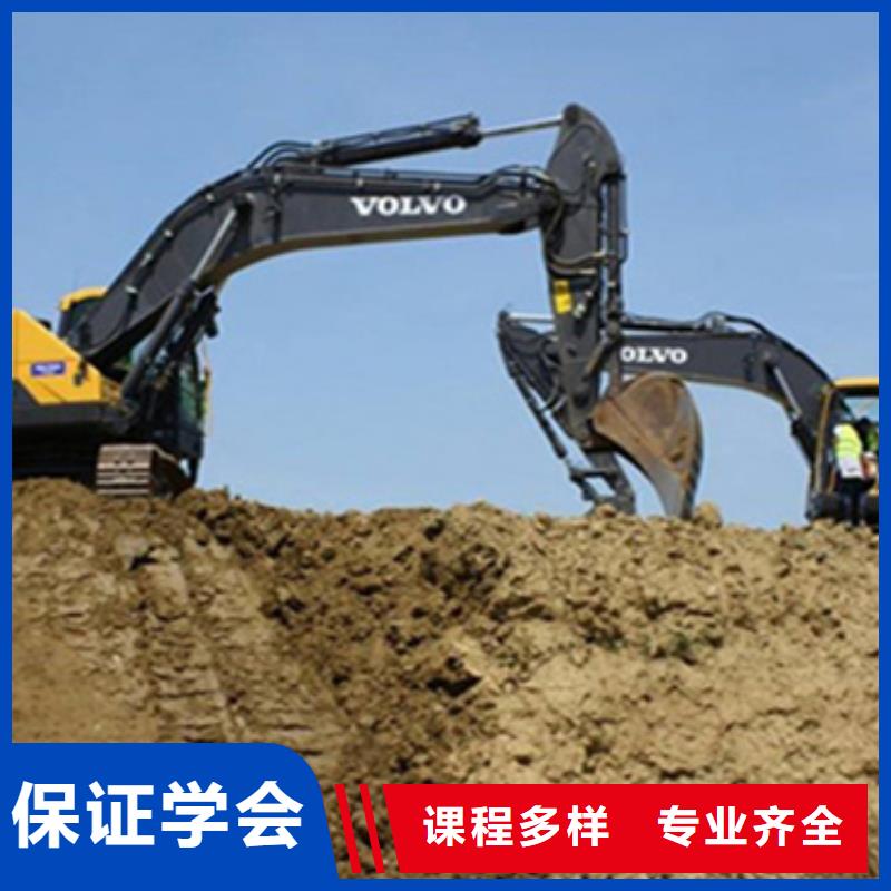 叉車實(shí)訓(xùn)場地天天實(shí)車練習(xí)