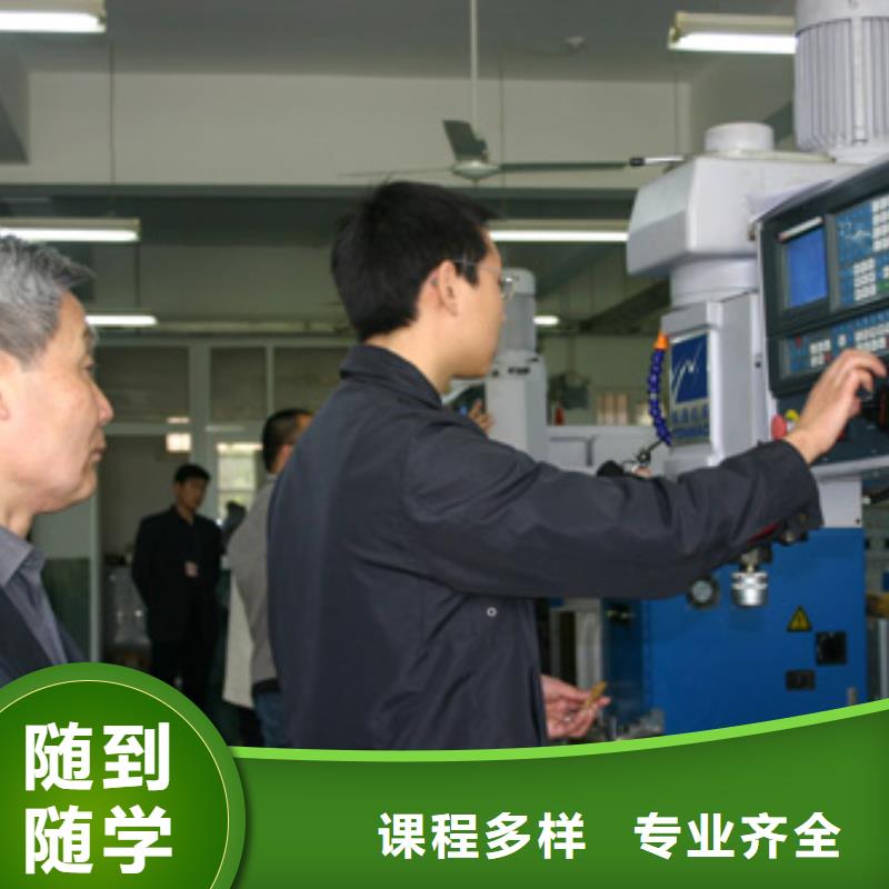 參觀數(shù)控學校實訓基地全程實操