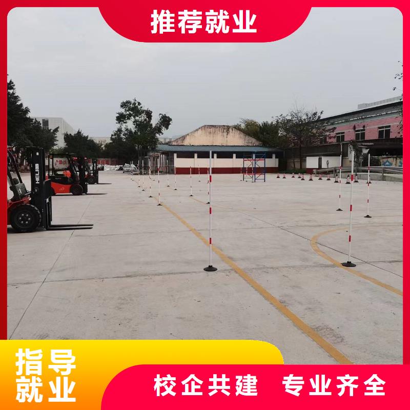 附近挖掘機(jī)培訓(xùn)學(xué)校專業(yè)齊全