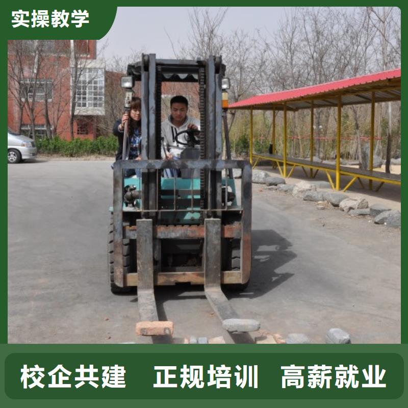 附近挖掘機(jī)培訓(xùn)學(xué)校專業(yè)齊全