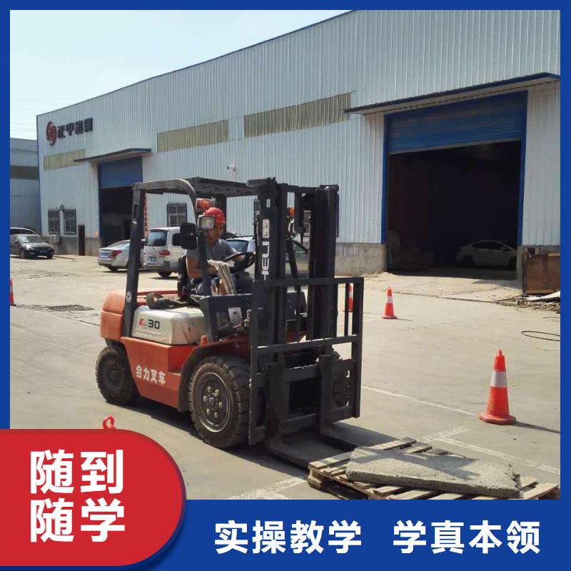 學(xué)開挖機(jī)多少錢學(xué)費(fèi)專業(yè)齊全