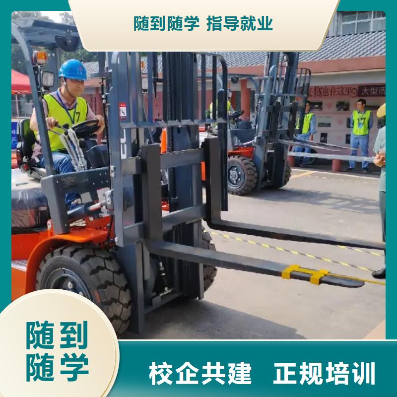 學(xué)開挖機(jī)多少錢學(xué)費(fèi)專業(yè)齊全