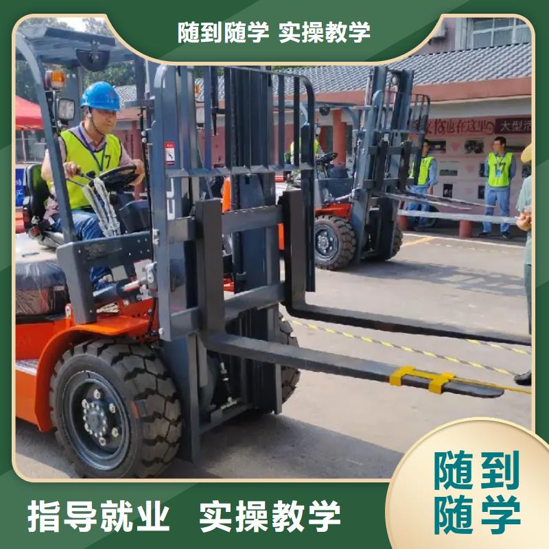 附近挖掘機(jī)培訓(xùn)學(xué)校實(shí)操培訓(xùn)